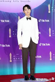 Melissa may 17 2021 9:24 am for everyone who doesnt agree with the winner, my suggestion for u to watch all the dramas that nominated, i'm sure you will understand why these artist are the winner. Stars Light Up The Red Carpet At 57th Baeksang Arts Awards Soompi