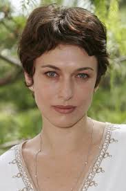 Natacha lindinger joue actuellement le rôle de sophie dans la série hard. Natacha Lindinger Compagnon Discret Enfant Bien Aime Le Portrait De L Actrice