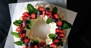 Christmas Berry Wreath Pavlova Easy Video The Whoot Pavlova Recipe Pavlova Christmas Pavlova