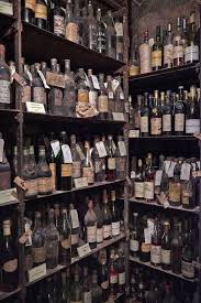 Pin By Gui Ft On Wine Vinhos Home Wine Cellars Old Bottles Whiskey
