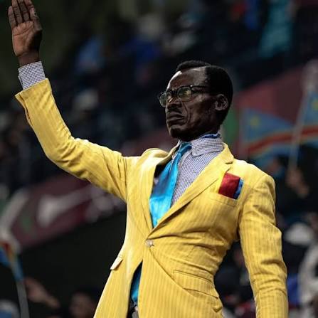 He stood the whole match to honour Patrice Lumumba… Then Algeria scored at  119 minutes and his legs said “we've done enough for the nation” 😆💀