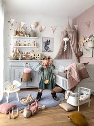 Aerostat, balloon and vintage children's room in the castle. Filippa S Scandinavian Bedroom Full Of Vintage Finds
