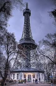 Petrin Tower By Ryan Wyckoff Mit Bildern Prag Tschechien Prag 1