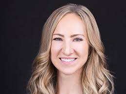 Kerri Holmes's Instagram, Twitter & Facebook