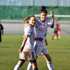 Liginde mücadele eden 1207 antalya döşemealtı belediyesi kadın futbol takımı hafta sonu deplasmanda beşiktaş kadın futbol takımına konuk oluyor. Besiktas Vodafone Kadin Futbol On Twitter Besiktasimiz Ligin 11 Haftasinda Kocaeli Bayan Futbol Kulubu Nu 4 0 Yendi Takimimiza Galibiyeti Getiren Golleri Yagmur Uraz 3 Ve Arzu Karabulut Kaydetti Besiktas Https T Co Do2wcoxhh0