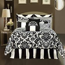 Black And White Comforter Full Black And White Bedroom Bedding I Have This Pattern But Backwards White On Black I Like This One Too Fu Black White Bedding White Bed Set Damask Bedroom