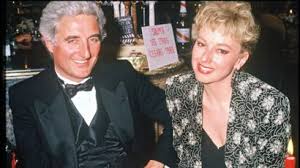 Leïla da rocha étudie l'histoire des danses sacrées durant de nombreuses années et voyage à travers le monde pour comprendre. Mort De Patrick Dupond Sa Belle Histoire D Amour Avec Sa Derniere Compagne Leila Da Rocha Femme Actuelle Le Mag