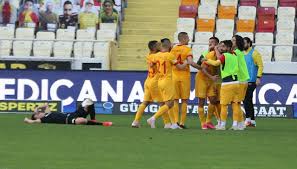 Yeni malatya'dan adem büyük, eski takımı galatasaray'a attığı golden sonra sevinmedi. Yeni Malatyaspor Kayserispor 1 1