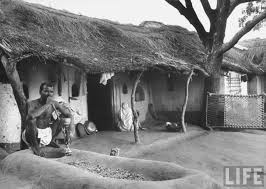 It is no less than magic, that of the 2500 people living in this village, 414 were born as twins or triplets. Indian Village Life 1962 Old Indian Photos