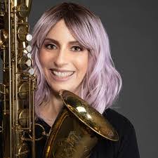 Laura Dreyer's Instagram, Twitter & Facebook