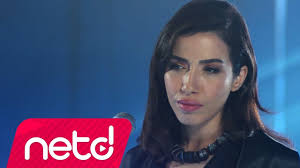 Burcu Gunes Selda Bagcan Minnet Eylemem Sozleri Har Icinde Biten Gonca Gule Minnet Eylemem Arabi Farisi Bilmem Dile Min Muzik Videolari Muzik Youtube