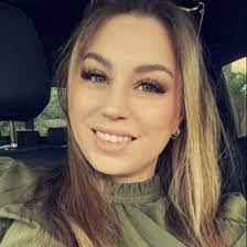 Leslie Wickham's Instagram, Twitter & Facebook