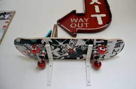 L'étagère murale de kid's concept est très originale. L Etagere Skate Deco Chambre D Ado Maman A Tout Faire Deco Chambre Ado Garcon Chambre Ado Etagere Skate