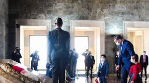 Jun 08, 2021 · ankara'da temaslarda bulunan cumhuriyet meclisi başkanı önder sennaroğlu, anıtkabir'i ziyaret etti. Minister Of National Education Selcuk At Anitkabir With Children