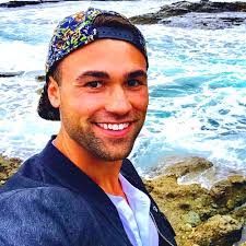 Jonathan Bracey's Instagram, Twitter & Facebook