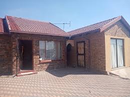 House plans by square footage: 6 Bedroom House For Sale In Seshego Re Max Of Southern Africa