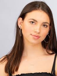 Ariana Barr's Instagram, Twitter & Facebook