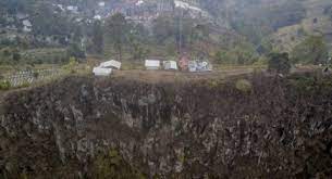 Jika ketiga segmen tersebut bergerak secara bersamaan, diperkirakan akan terjadi gempa bumi dengan kekuatan. Jabar Berpotensi Gempa Bmkg Pantau Aktivitas Sesar Lembang