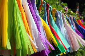 Des fleurs en papier crépon 18 mai 2009. Activites Manuelles 3 Jolies Guirlandes A Realiser Avec Vos Enfants