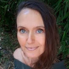 Shana Dean's Instagram, Twitter & Facebook