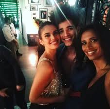 The portuguese model soaks in the sun as he takes us to comporta, portugal. Sara Sampaio News On Twitter Sara With Friends At Luis Borges Birthday Party In Portugal