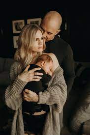 Click To Browse This Adorable Maternity Newborn And Couples Session By The Light Newborn Baby Photoshoot Newborn Family Photography Newborn Photography Poses