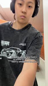 Wearing Oversized Clothes to Gym