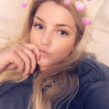 Sarah schwark (@LilSchwark)