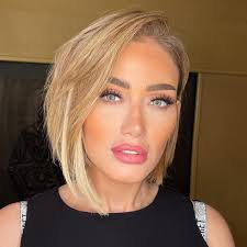 وأطلّت في مقطع فيديو عبر حسابها الرسمي في 'فايسبوك'، مشيرة إلى أنها السبب في إصابتها بهذا المرض، لأنها اختارت أن تعيش في ظلّ. Gahatbaonsz5km