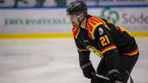 Patrik berglund (2 haziran 1988 doğumlu) i̇sveçli profesyonel buz hokeyi center şu anda i̇sveç hokey ligi 'nin (shl) brynäs if takımında oynuyor. Patrik Berglund Misstanks For Brott Mot Ex Flickvannen Nu Halls Han Utanfor Laget Hockeybladet Nu