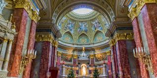 Esteban is the biggest church of budapest, and it can lodge up to 8.500 people. Basilica De San Esteban Budapest