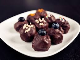 Nougat pralinen pralinen rezepte hausgemachte pralinen rezept kekse tafel schokolade pralinen selber machen silikonform. Zerstorung In Schon Aus Kuchen Werden Pralinen Vegan Guerilla