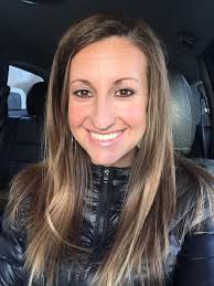 Neutrals for everyday chic looks with a pop of color