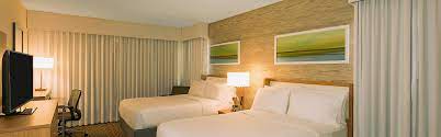 Experience comfortable south beach hotel rooms designed for business or leisure. Holiday Inn Miami Beach Hotels Holiday Inn Miami Beach Oceanfront Hotel Room Rates