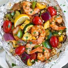Crevettes Preparees Dans Du Papier Alu Une Facon Ideale De Preparer Des Crevettes En Plus Pas De Vaisselles A Idee Recette Repas Homard Recette