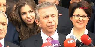 | mansur yavaş ve ailesi mansur yavaş ve ailesi, avukat kızı bir siyasetçi ve belediye başkanı olarak tanıdığımız mansur. Mansur Yavas Mazbatasini Aldi Iste Ilk Aciklamasi Olay Gazetesi Bursa