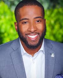 Brotherhood Spotlight 💡📸 Bro. Dwayne Lamar Hickman,Jr. (4-ΔΗ-20) is a  native of the 305 , Miami,Florida. He is a scholar majoring in Biology  aspiring to pursue a career in Dentistry. Since his