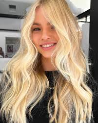 Dream waves ☁️ Hair by Sara Briscoe at Rocaverde using the #ghdCurve Soft  Curl Tong