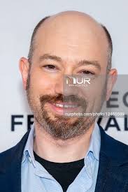 Holding Liat" Premiere