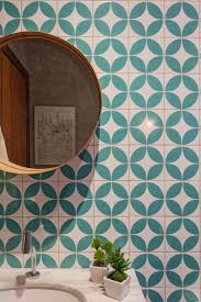 Banheiro Com Azulejos Artesanais E Estilo Retro Azulejo Banheiro Azulejos Artesanais Ladrilho Hidraulico