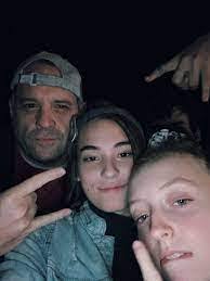 Avery Farris's Instagram, Twitter & Facebook