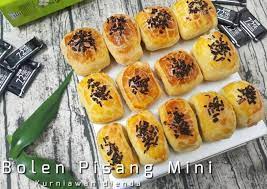 Tahu nggak apa bedanya molen dan bolen pisang? Resep Bolen Pisang Mini Oleh Dienda Endang Kurniawan Cookpad