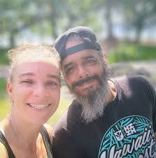 Can someone pls fix the light. My daughter's hair is blonde, not red! Thx  you!