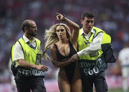 O trofej si zahrají real madrid a liverpool. Kinsey Wolanski Liverpool Tottenham Fotbal Instagram Sex