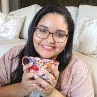 Lora Hanrahan's Instagram, Twitter & Facebook