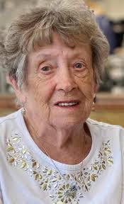 Ella Mingo's Instagram, Twitter & Facebook