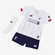 Januar 2005 ließ der fc liverpool offiziell wissen, dass eine aufteilung des stadions für ihn keine option darstelle und dass man die pläne für ein eigenes stadion fortsetzen werde. New Balance Fc Liverpool 19 20 Kleinkind Auswarts Set Weiss Navy Kinder Fanbekleidung Trikots Pro Direct Soccer