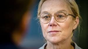 Vertrouwen D66-kiezer in Sigrid Kaag hard onderuit tijdens slepende  Metoo-kwestie in partij