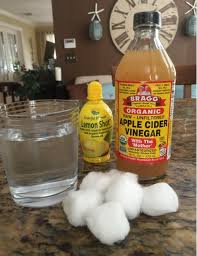 It also helps with the management of head lice reducing the symptoms of itchy scalp, redness and flaking associated with the buggy affliction. How To Add Highlights To Your Hair Using Vinegar