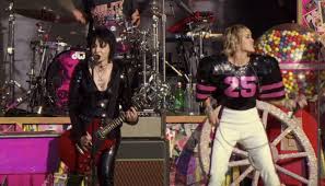 Don't worry because there's a way to watch miley cyrus' super bowl 2021 show online for free. Miley Cyrus Super Bowl Performance Joan Jett Billy Idol Collab Altpress